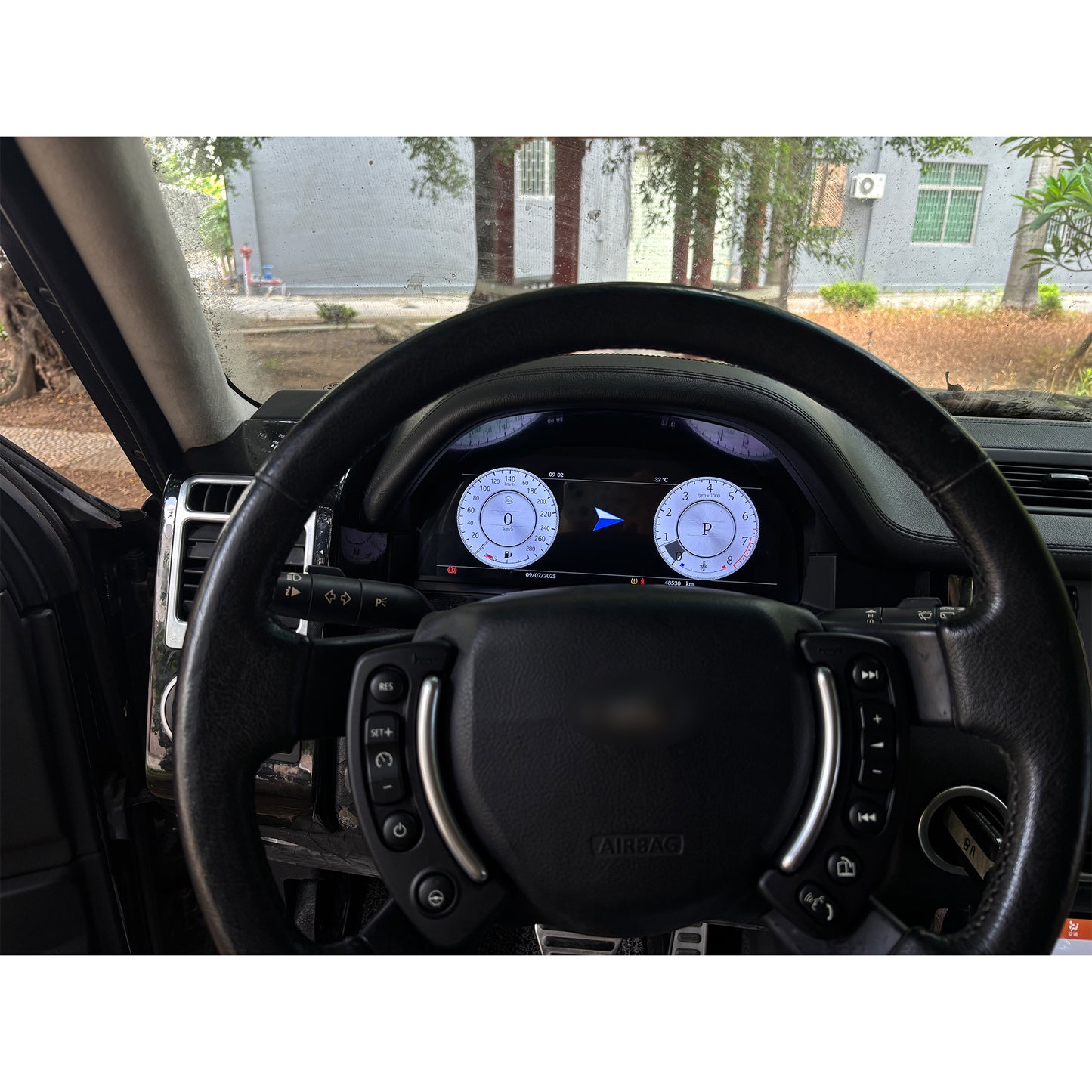 Digital Dashboard for Land Rover Range Rover V8 2002-2012 | Linux OS | Full LCD Display