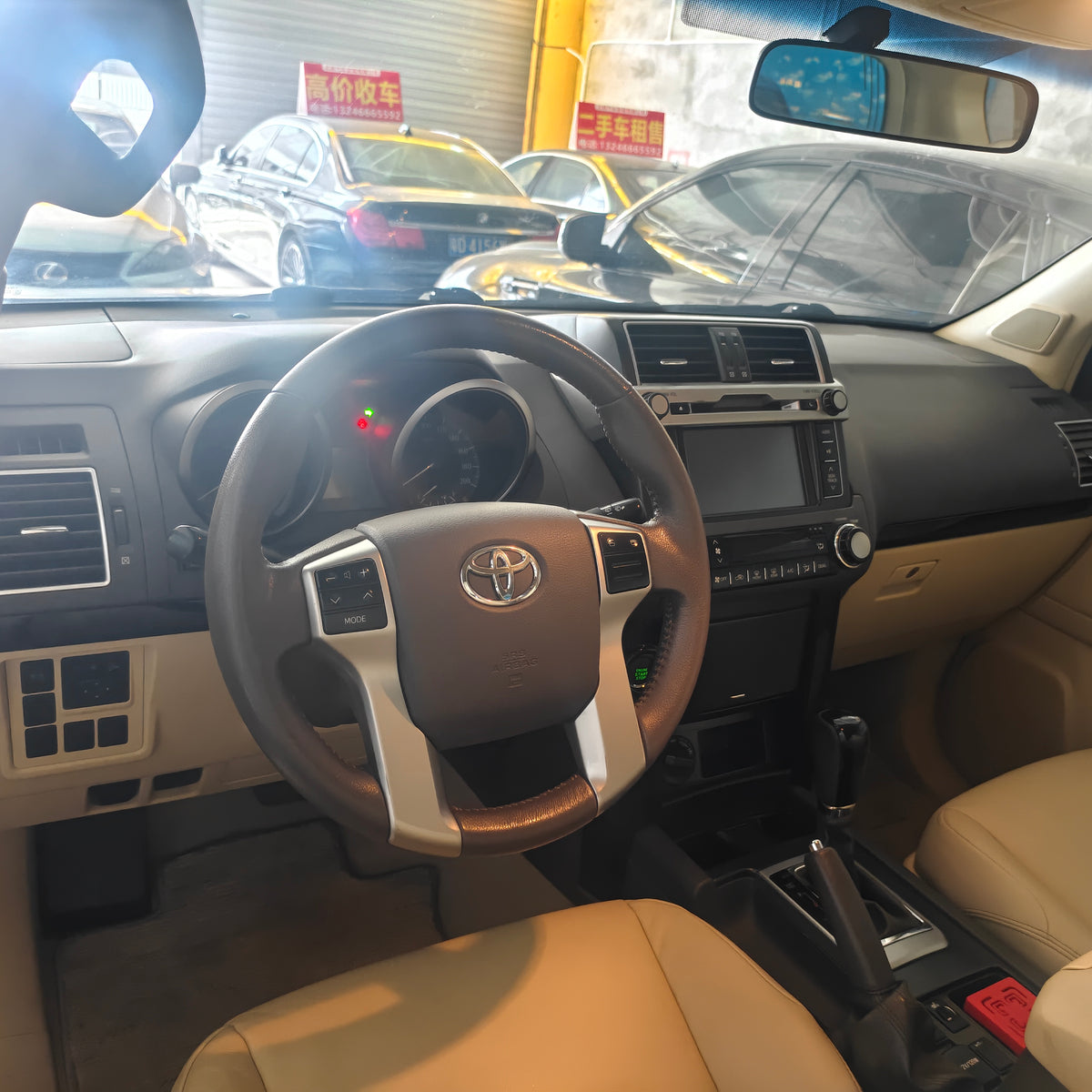 10.25-inchTriple-screen Android Car DVD Playerand Multimedia Radio for Toyota Land Cruiser Prado J150 (2014–2017)