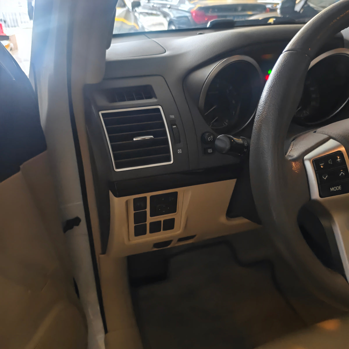 10.25-inchTriple-screen Android Car DVD Playerand Multimedia Radio for Toyota Land Cruiser Prado J150 (2014–2017)