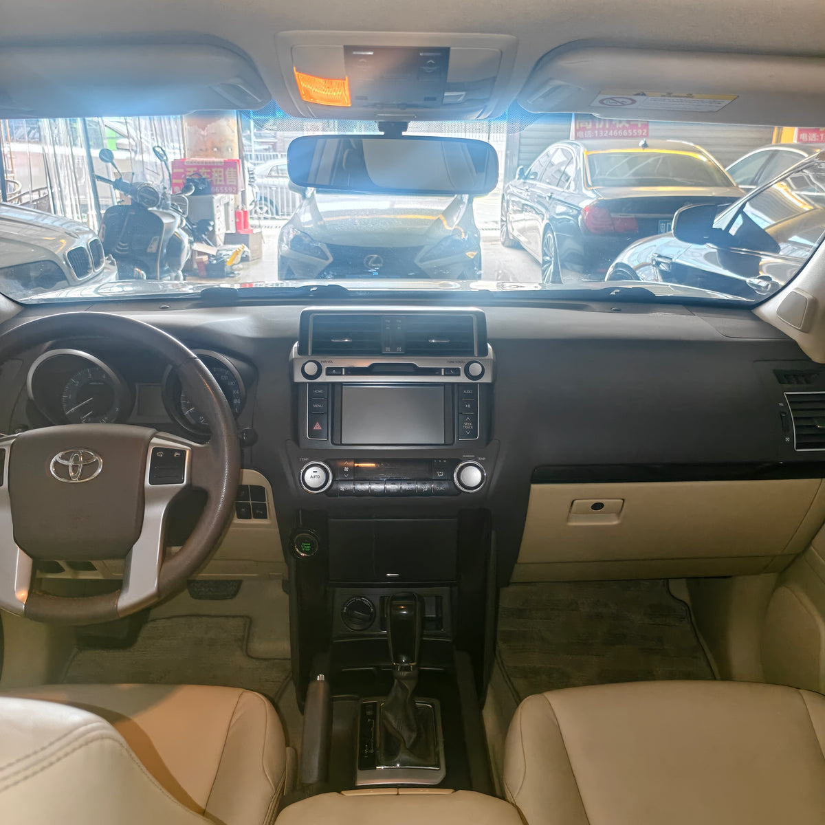 10.25-inchTriple-screen Android Car DVD Playerand Multimedia Radio for Toyota Land Cruiser Prado J150 (2014–2017)