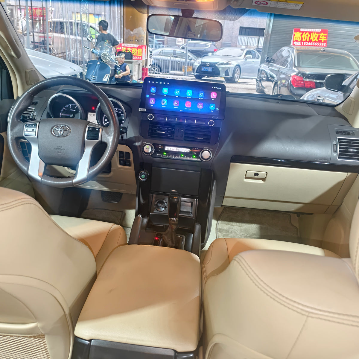 10.25-inchTriple-screen Android Car DVD Playerand Multimedia Radio for Toyota Land Cruiser Prado J150 (2014–2017)