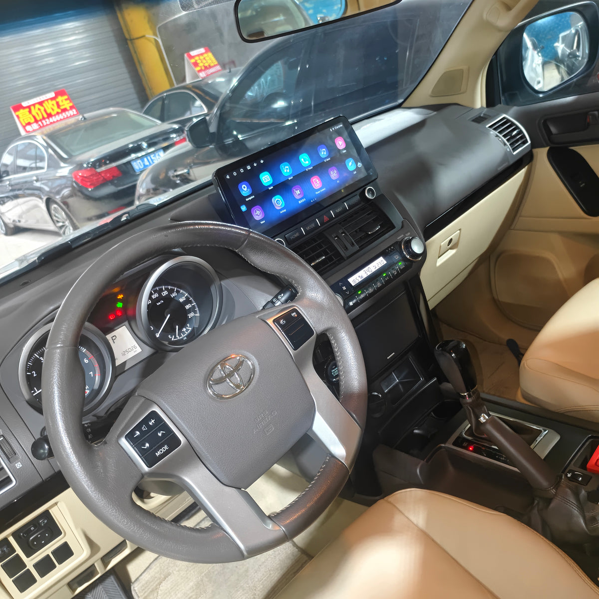 10.25-inchTriple-screen Android Car DVD Playerand Multimedia Radio for Toyota Land Cruiser Prado J150 (2014–2017)