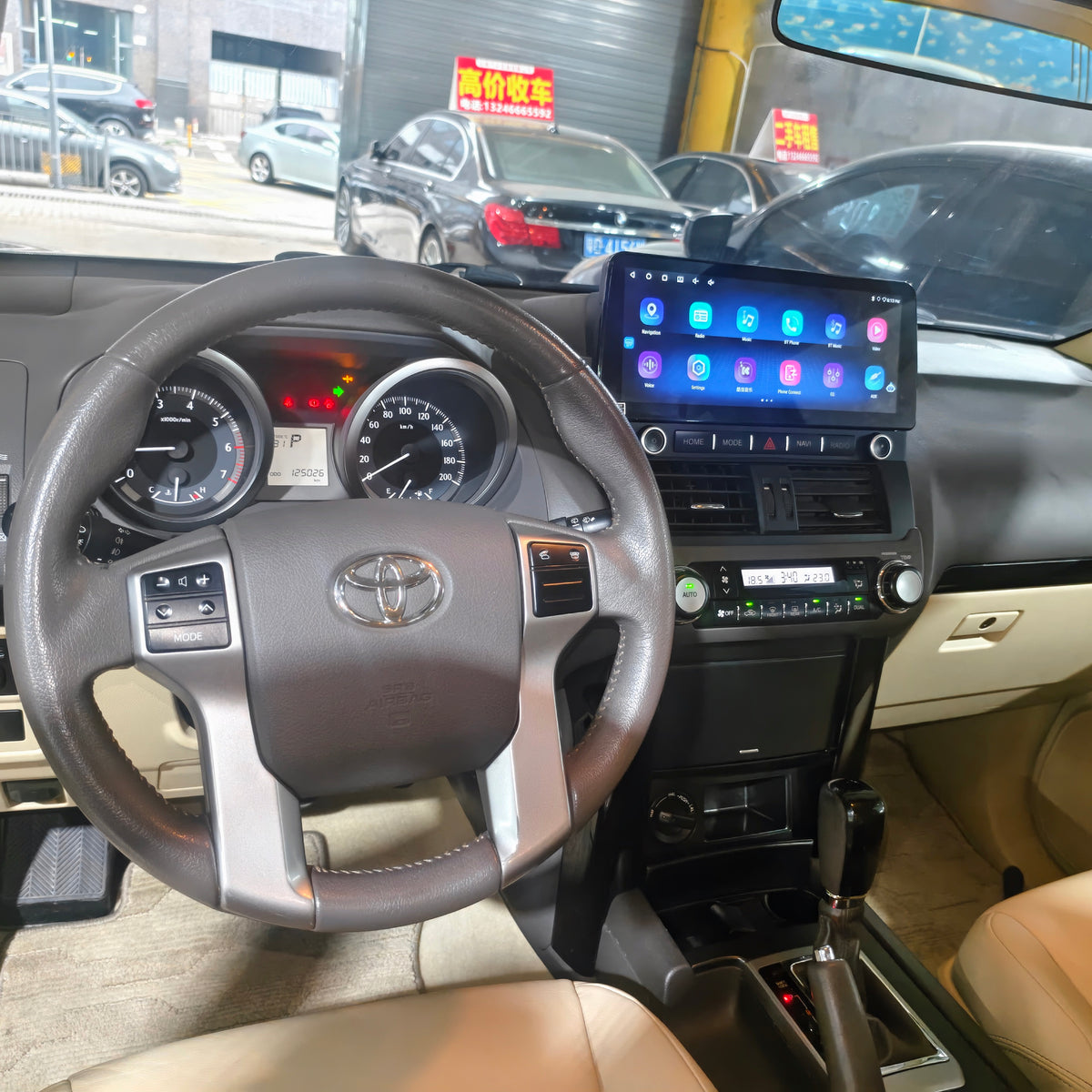 10.25-inchTriple-screen Android Car DVD Playerand Multimedia Radio for Toyota Land Cruiser Prado J150 (2014–2017)