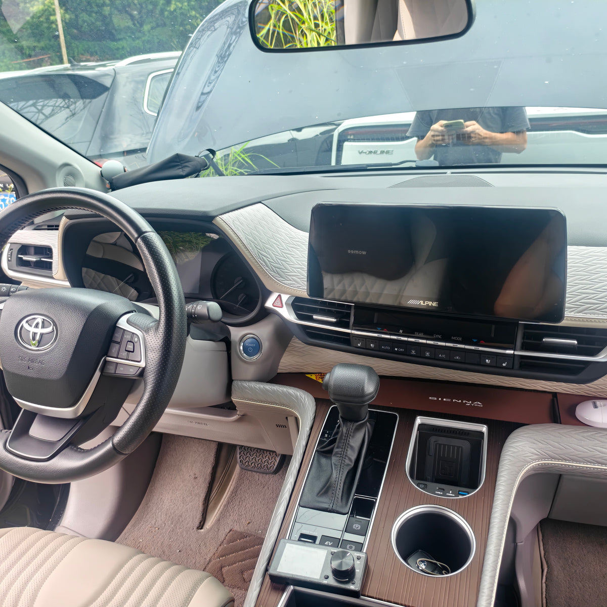 12.3-inch Android Dual-Screen Multimedia Car DVD Player for Toyota Sienna (XL40) 2021–2026